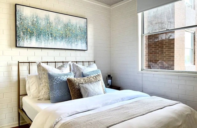 Beautiful 2 Bedrooms w Kitchen & Carpark 🌹