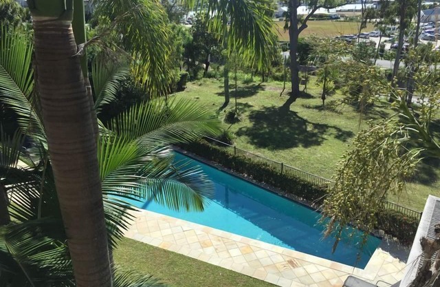 Beautiful 2 Bedroom Apartment just a 5 minute walk to the Port of Airlie,.