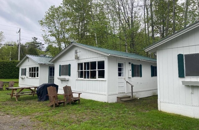 Beautiful 2-Bedroom Cottage on Gorgeous Lake Willoughby