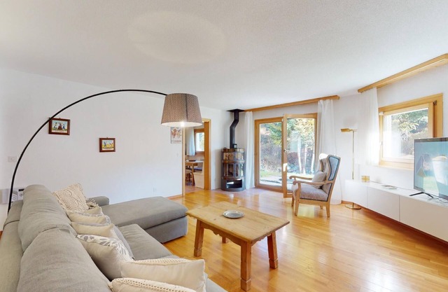 Beautiful 2-room apartment on the raised ground floor with approx.