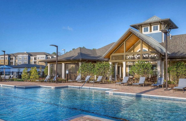 Beautiful 3 bedroom apartment near Jax Airport