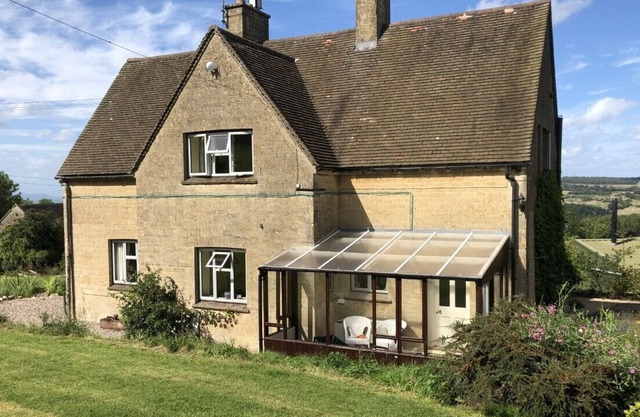 Beautiful 3 bedroomed Cotswolds Farmhouse