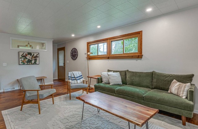 Beautiful 3BR Home Near Lake MI