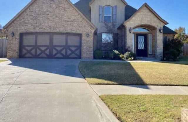 Beautiful 4-bedroom home w/comfort & convenience