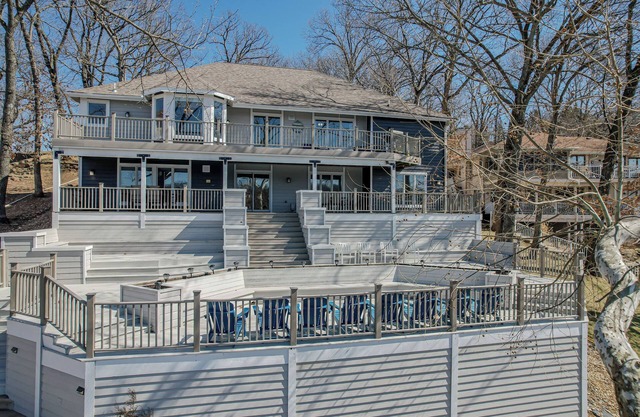 Beautiful 6 Bed/6 Bath newly renovated. Perfect multi-family lakefront home!