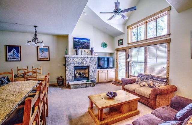 Beautiful Alpine Design 2 Bedroom Townhome