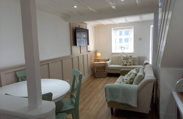 Beautiful and freshly renovated cottage in the heart of Pwllheli