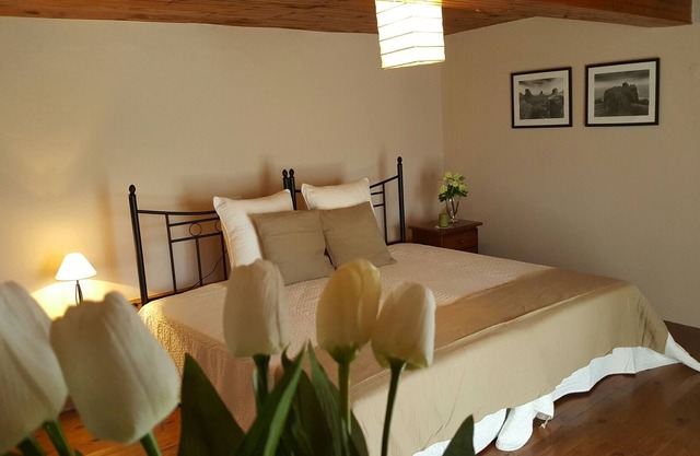 BEAUTIFUL AND QUIET HOME TWO AVOS