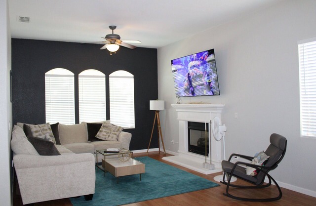 Beautiful and Spacious Midterm Home in Roseville CA/31+ days