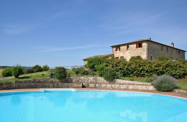 Beautiful apartment for 2 guests with pool, WIFI and panoramic view, close to Siena