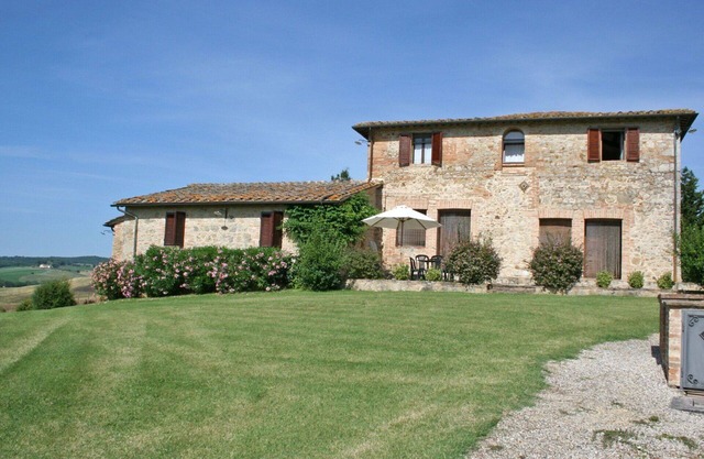 Beautiful apartment for 4 people with WIFI, pool, patio and panoramic view, close to Siena