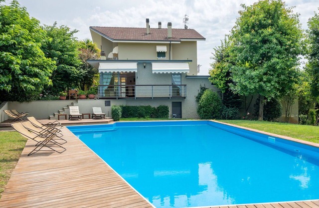 Beautiful apartment for 6 guests with WIFI, private pool, A/C, TV, terrace and pets allowed