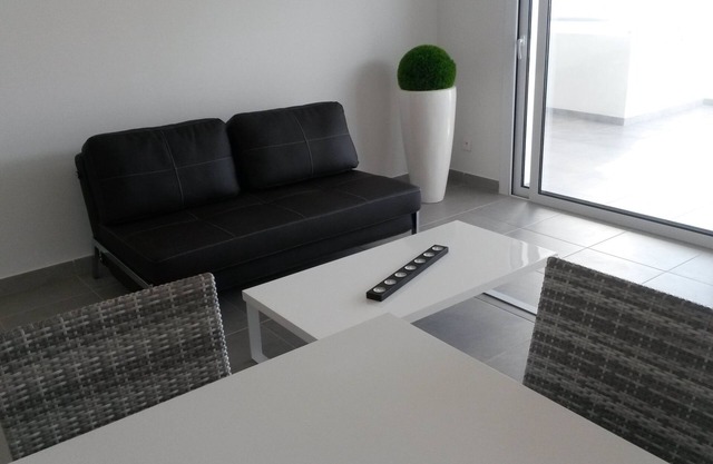BEAUTIFUL APARTMENT IN RESIDENCE STANDING UP BEAUTIFUL SEA AND MOUNTAIN