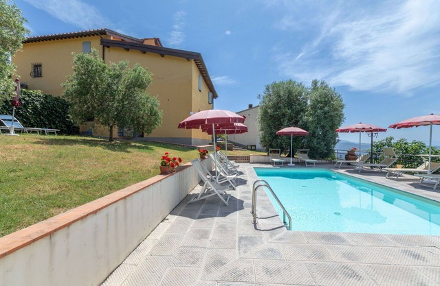 Beautiful apartment for 6 people with WIFI, pool, A/C, TV, pets allowed and panoramic view