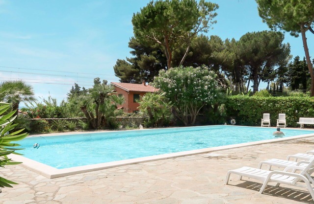 Beautiful apartment for 4 people with A/C, WIFI, pool, TV, terrace and pets allowed
