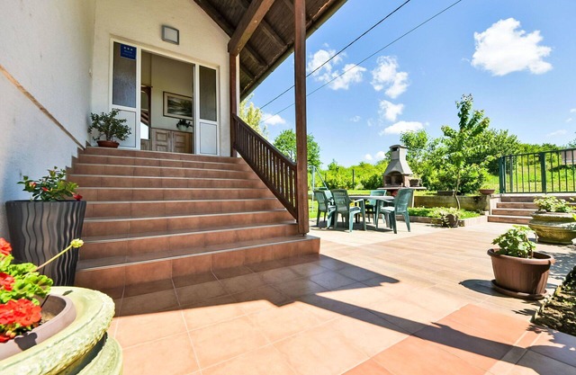 Beautiful apartment for 6 guests with A/C, WIFI, TV and terrace