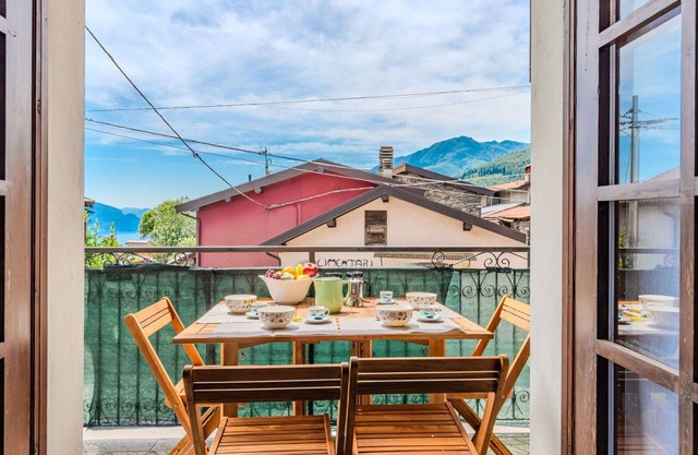 Beautiful apartment for 5 guests with WIFI, TV, patio and pets allowed