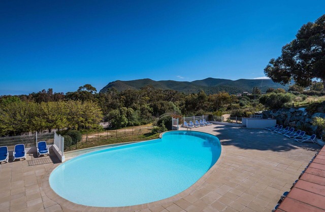 Beautiful apartment for 6 guests with WIFI, pool, A/C, TV and patio