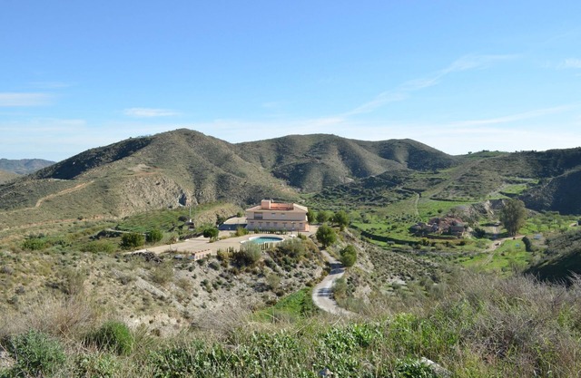 Beautiful apartment, high in the mountains with private pool & stunning views