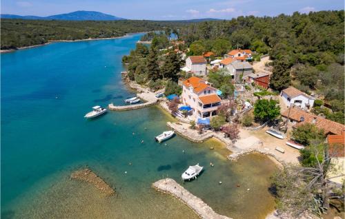 Beautiful Apartment In Punta Kriza