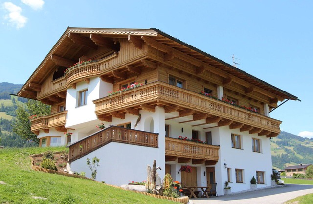 Beautiful apartment in villa for 7 people with WIFI, TV, terrace, pets allowed and panoramic view