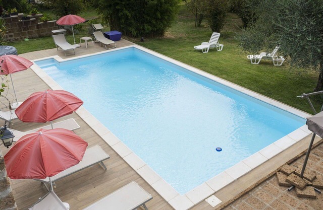 Beautiful apartment for 8 guests with WIFI, pool, TV, patio and pets allowed