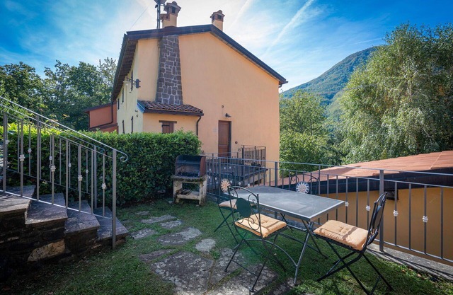 Beautiful apartment for 4 guests with WIFI, pool, TV and pets allowed