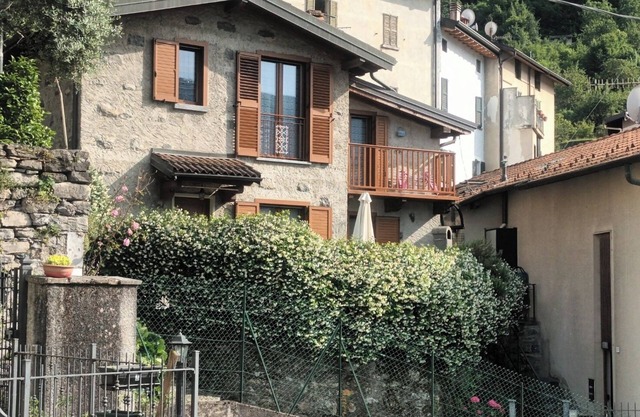 Beautiful apartment on Lake Como with private garden and lake view