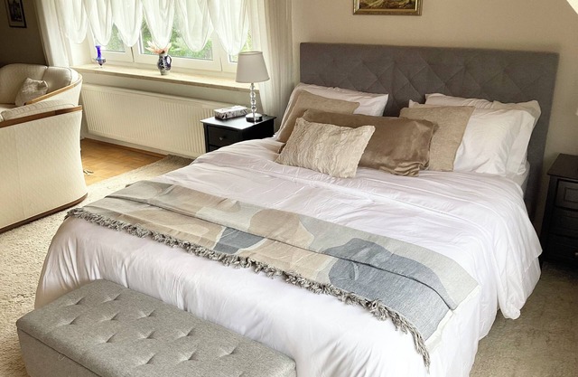 Beautiful Apartment with garden, patio, balcony, and free parking in Röslau