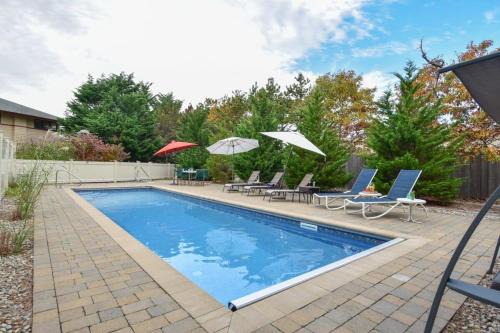 Beautiful backyard pool deeded beach rights