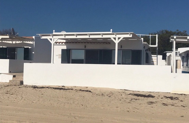 Beautiful beach house Armona island with Sea Views!
