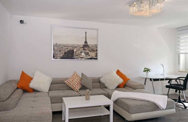 Beautiful bright apartment for single use