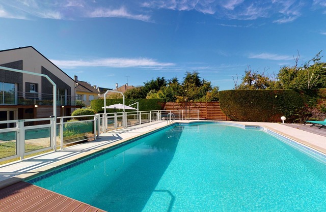 Beautiful contemporary villa of 250㎡, 50 m from the sea - 6 Bedrooms - 15 People