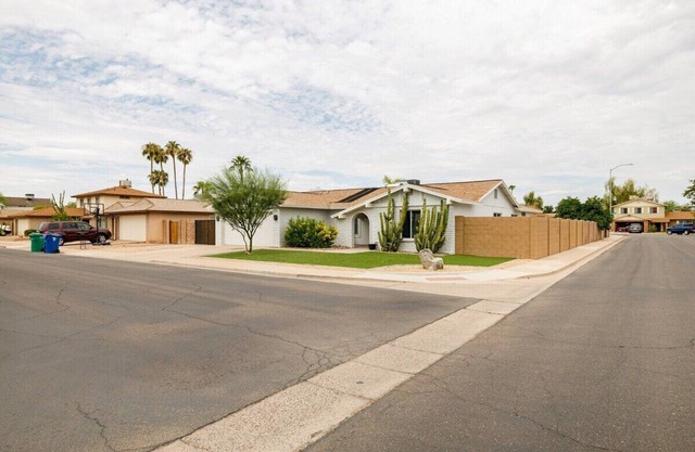 Beautiful Casa De Kiva, with a private pool, surrounded by amenities!