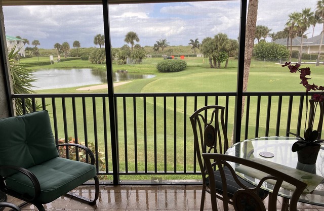 Beautiful Clean Condo, private veranda, steps from private beach and pool