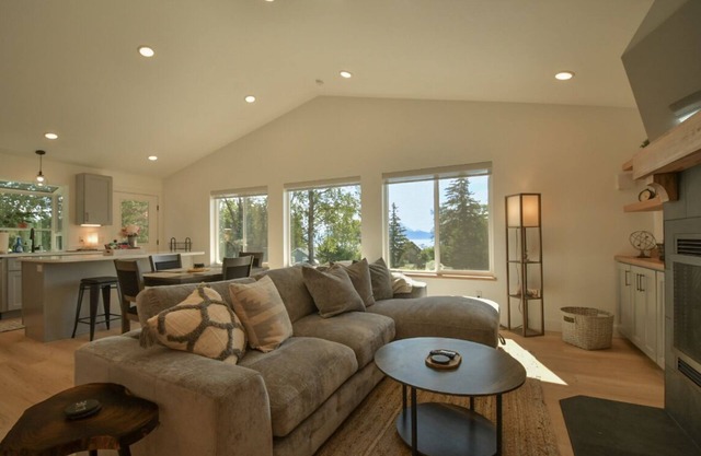 Beautiful, comfortable, clean, scenic, bay and mountain view home.