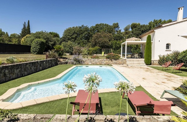 Beautiful Contemporary Villa Heated Swimming Pool Air-conditioned Garden Quiet Close to everything