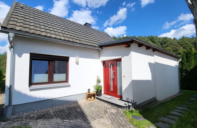 Beautiful cozy cottage with a view of the countryside and close to the outdoor pool