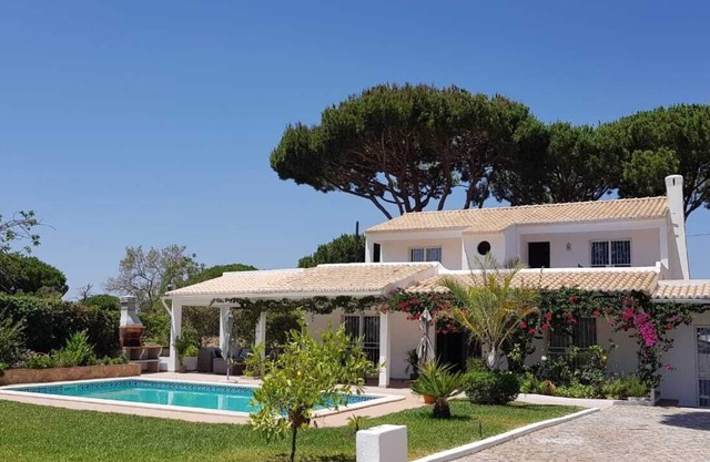 Beautiful detached villa,four bedrooms, private heatable pool,in a tranquil area