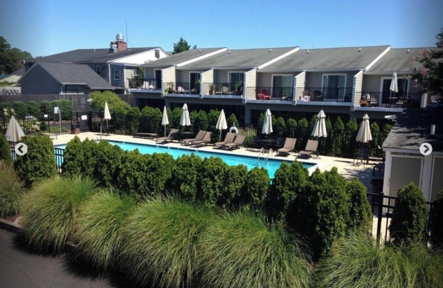 Beautiful downtown Rehoboth Beach townhouse - 3 blocks to the beach/boardwalk.