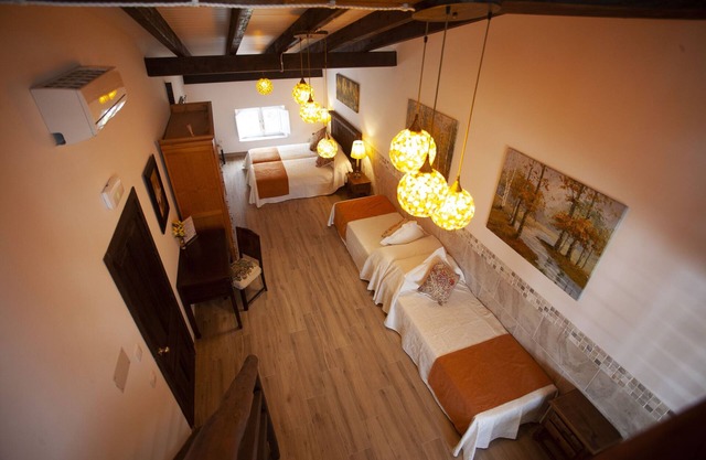 BEAUTIFUL FAMILY ROOM