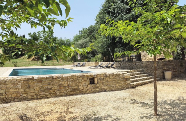 Beautiful farmhouse with large pool within walking distance of Goudargues