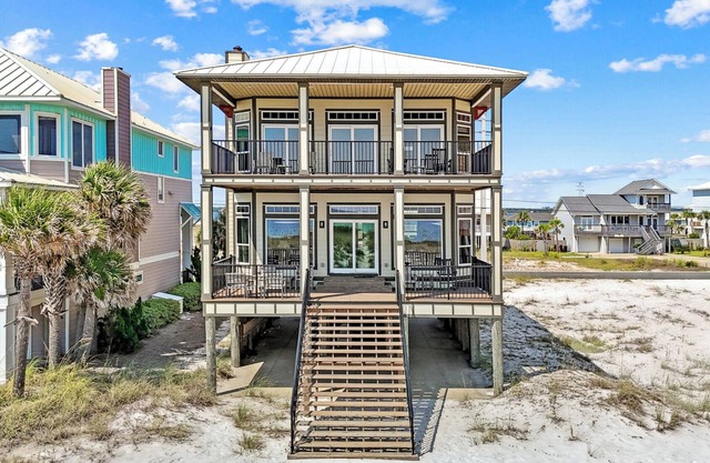 Beautiful Gulf Front Family Getaway with Stunning Views of the Gulf!
