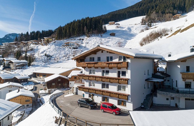 Beautiful holiday home with views of the Alps