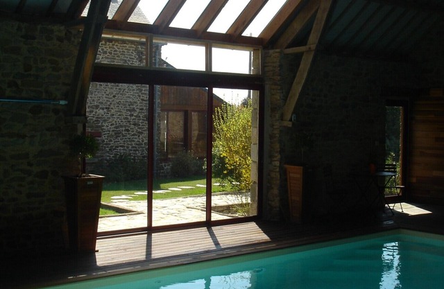 Beautiful house for 12 people, roofed pool, Saint-Malo area
