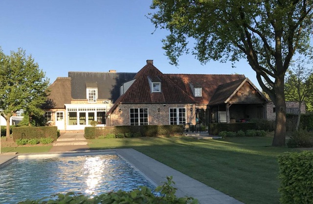 Beautiful holiday home in Vlaanderen with shared pool