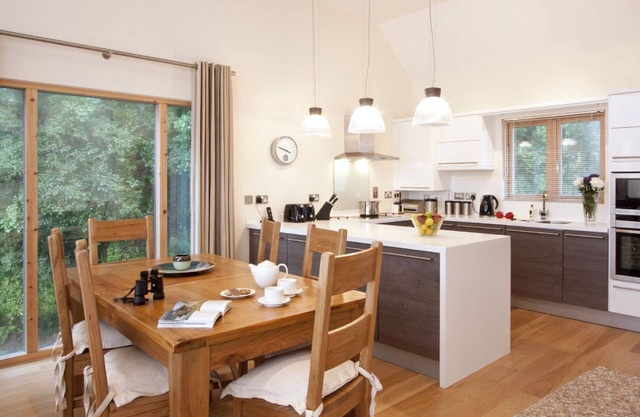 Beautiful holiday home with hot tub, just a walk away from Talland beach.