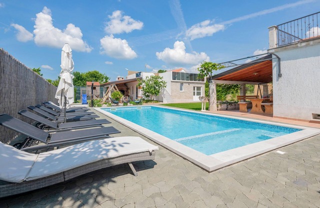 Beautiful home in Donji Prolozac