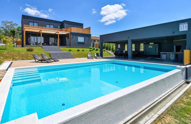 Beautiful home in Klostar Ivanic