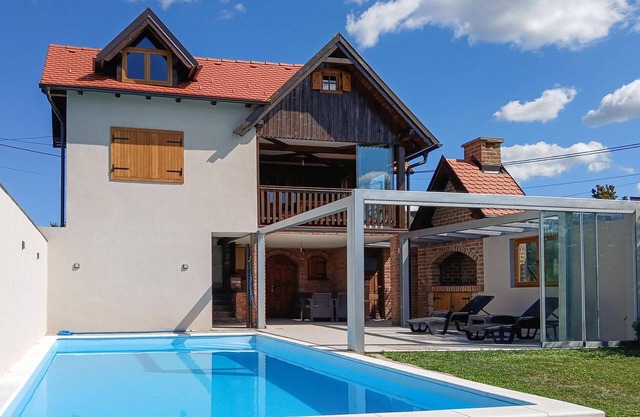 Beautiful home in Klostar Ivanic